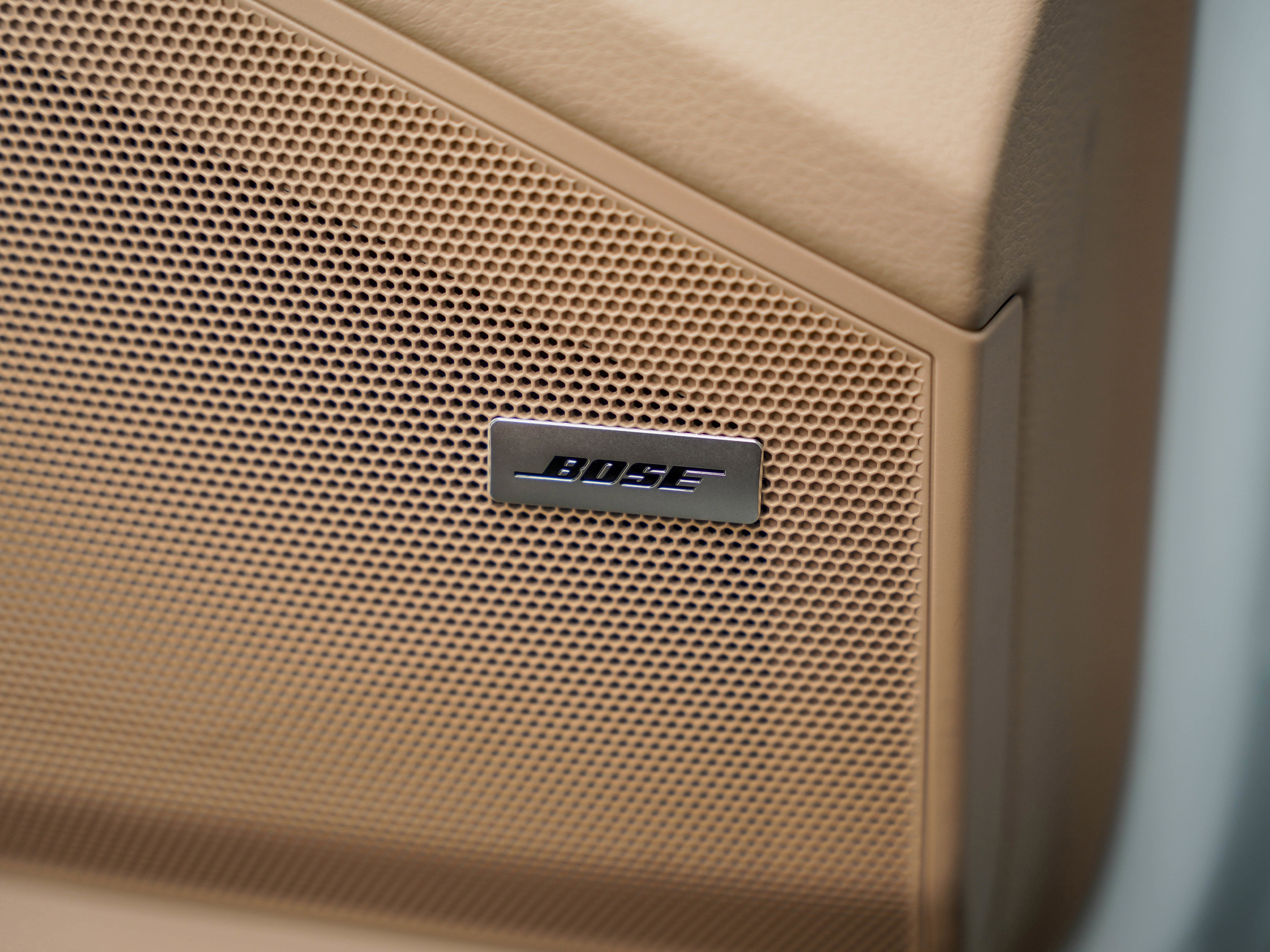 Certified 2022 Porsche Cayenne Platinum Edition image 18