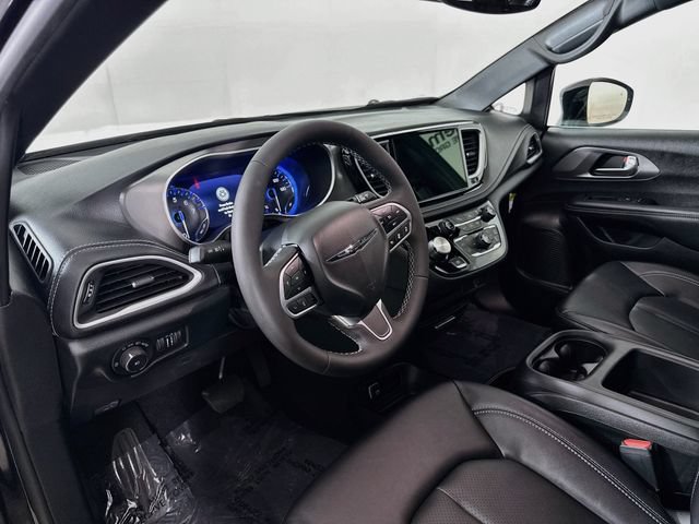 Used 2026 Chrysler Pacifica Select AWD/4WD image 9