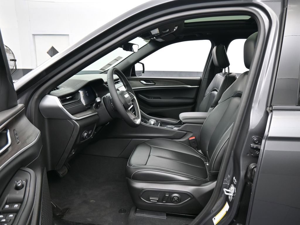 New 2026 Jeep Grand Cherokee Limited RWD image 11