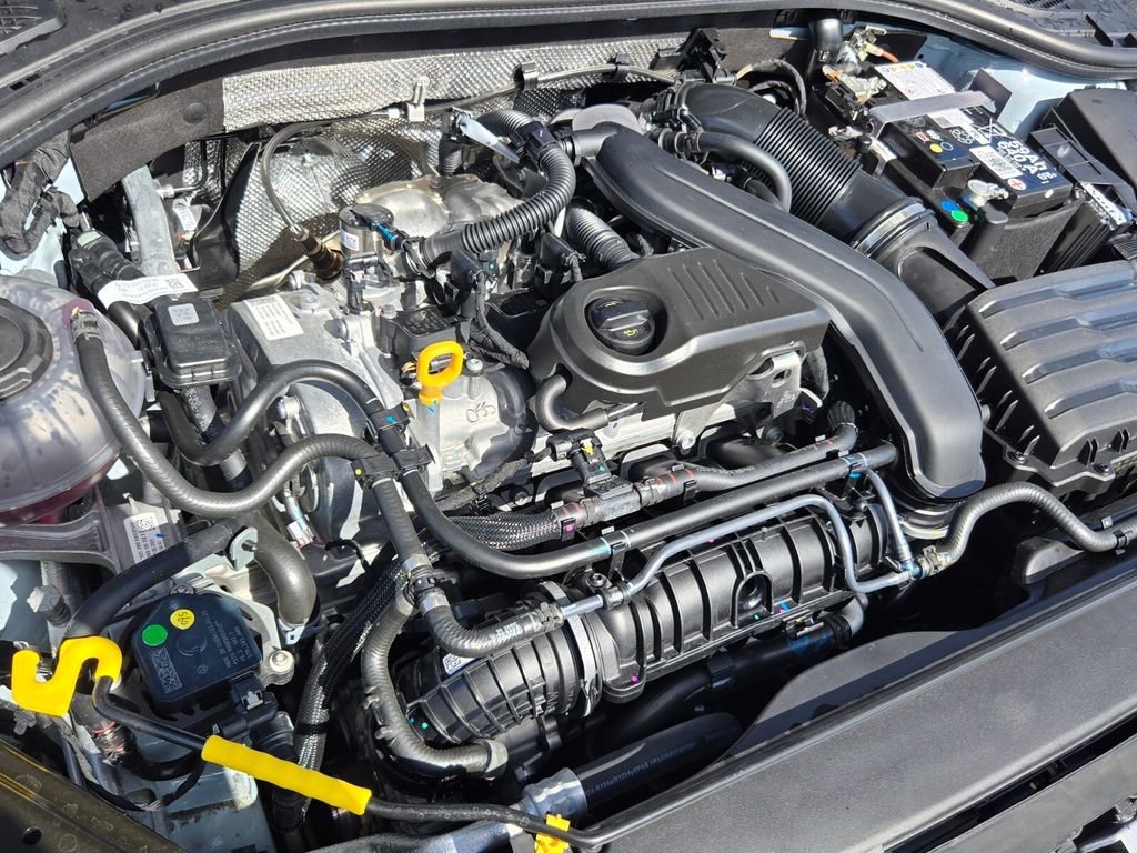 Certified 2025 Volkswagen Jetta SE w/ Sunroof Package image 17