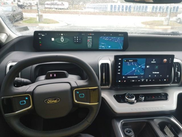 Used 2025 Ford Expedition Active image 30