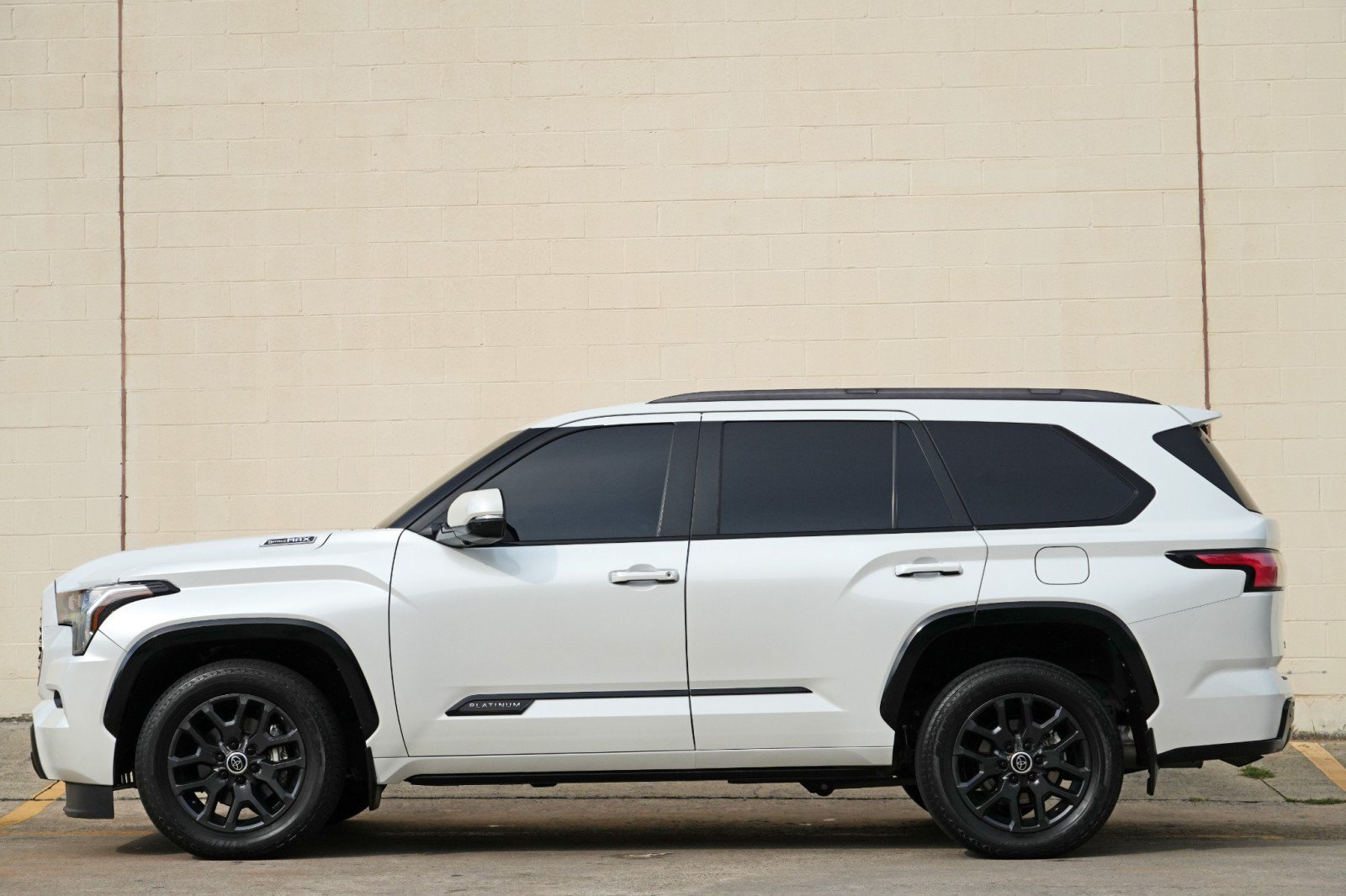 Used 2024 Toyota Sequoia Platinum AWD/4WD image 9
