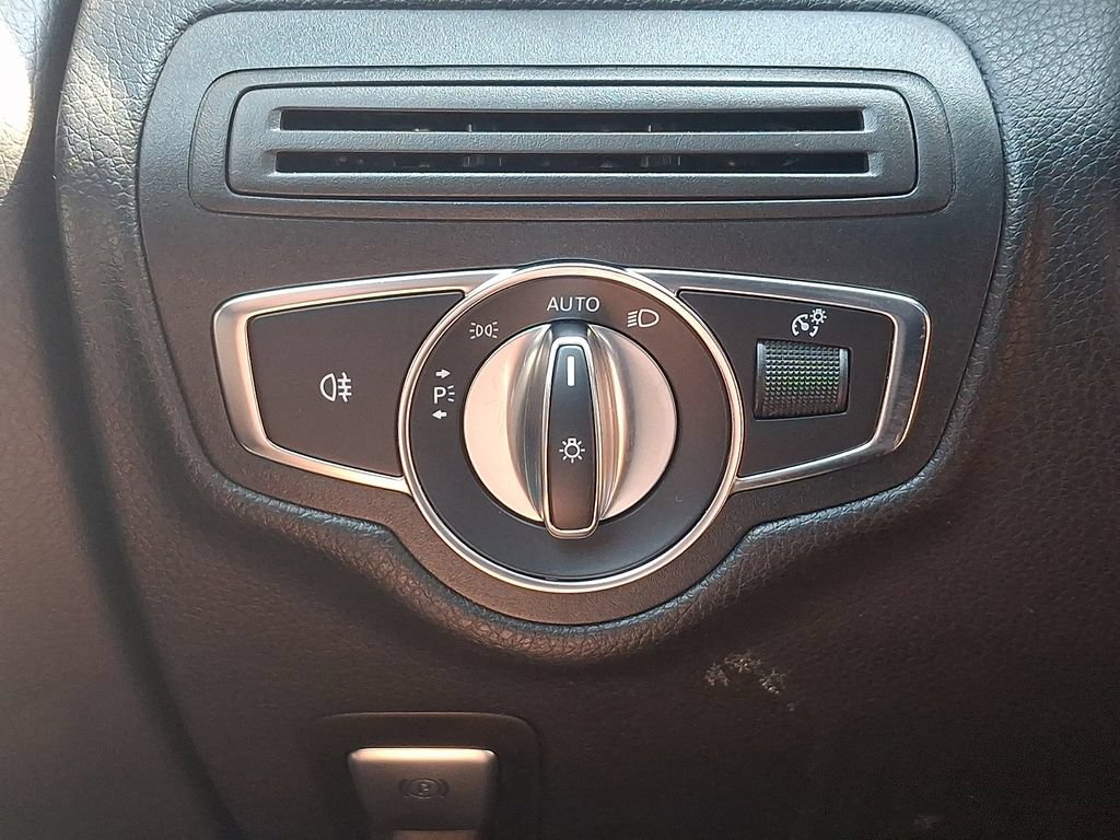 Used 2020 Mercedes-Benz GLC 300 4MATIC image 24