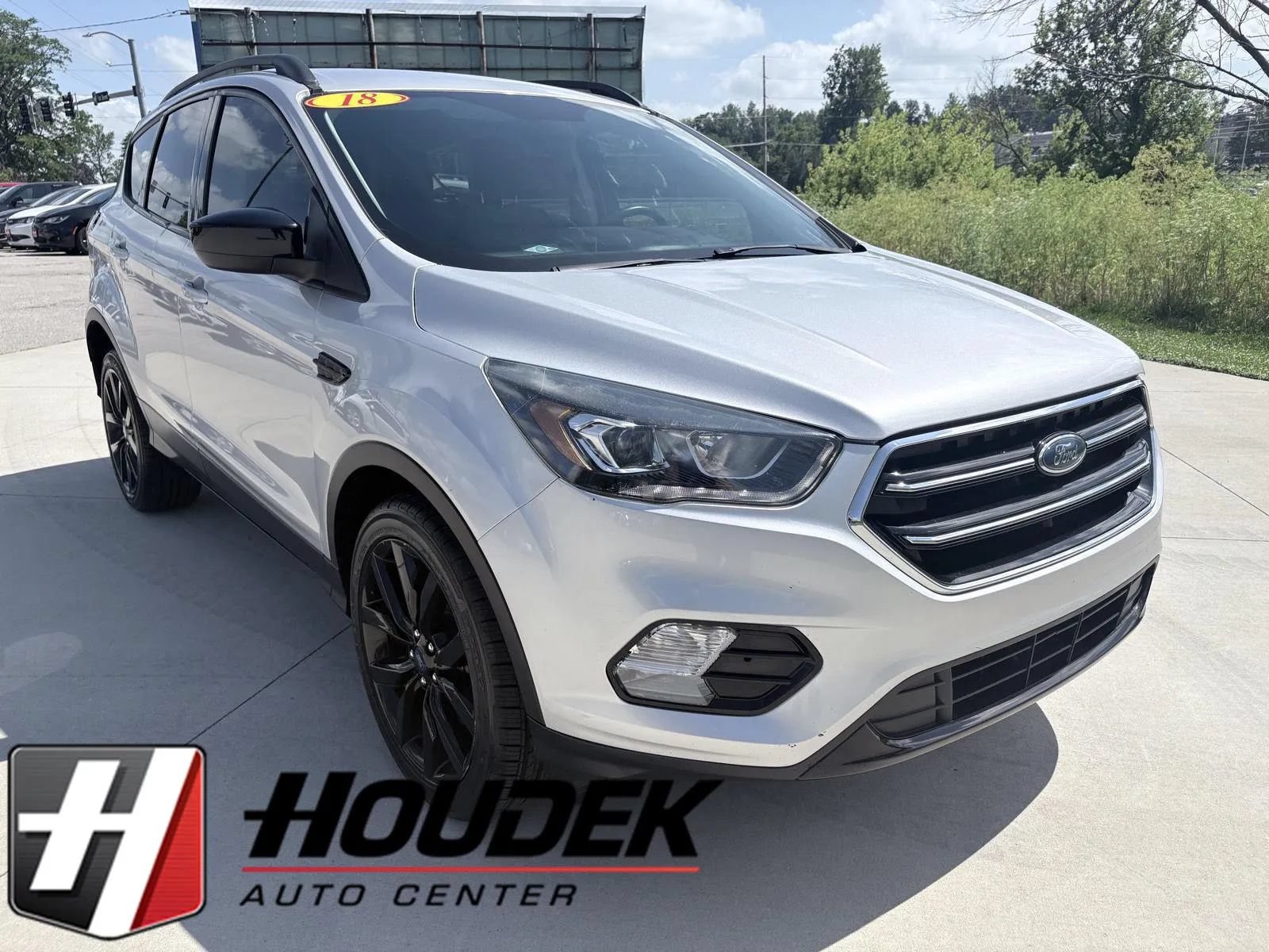 Used 2018 Ford Escape SE w/ SE Sport Appearance Package AWD/4WD image 1