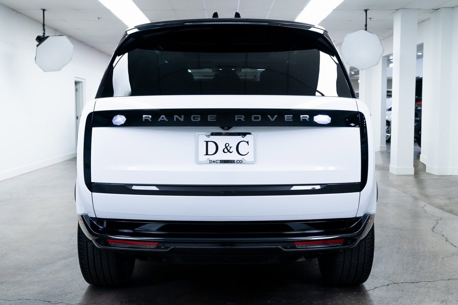 Used 2025 Land Rover Range Rover SE image 5