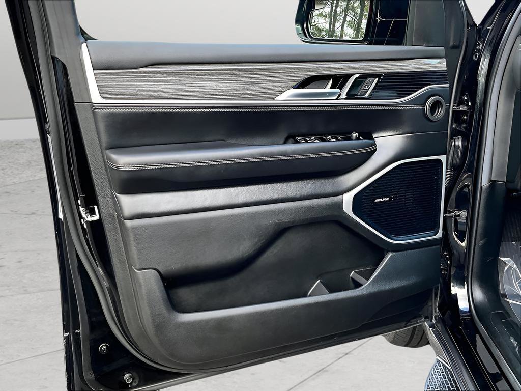 Used 2022 Jeep Wagoneer Series III w/ Flexible Seating Group image 15