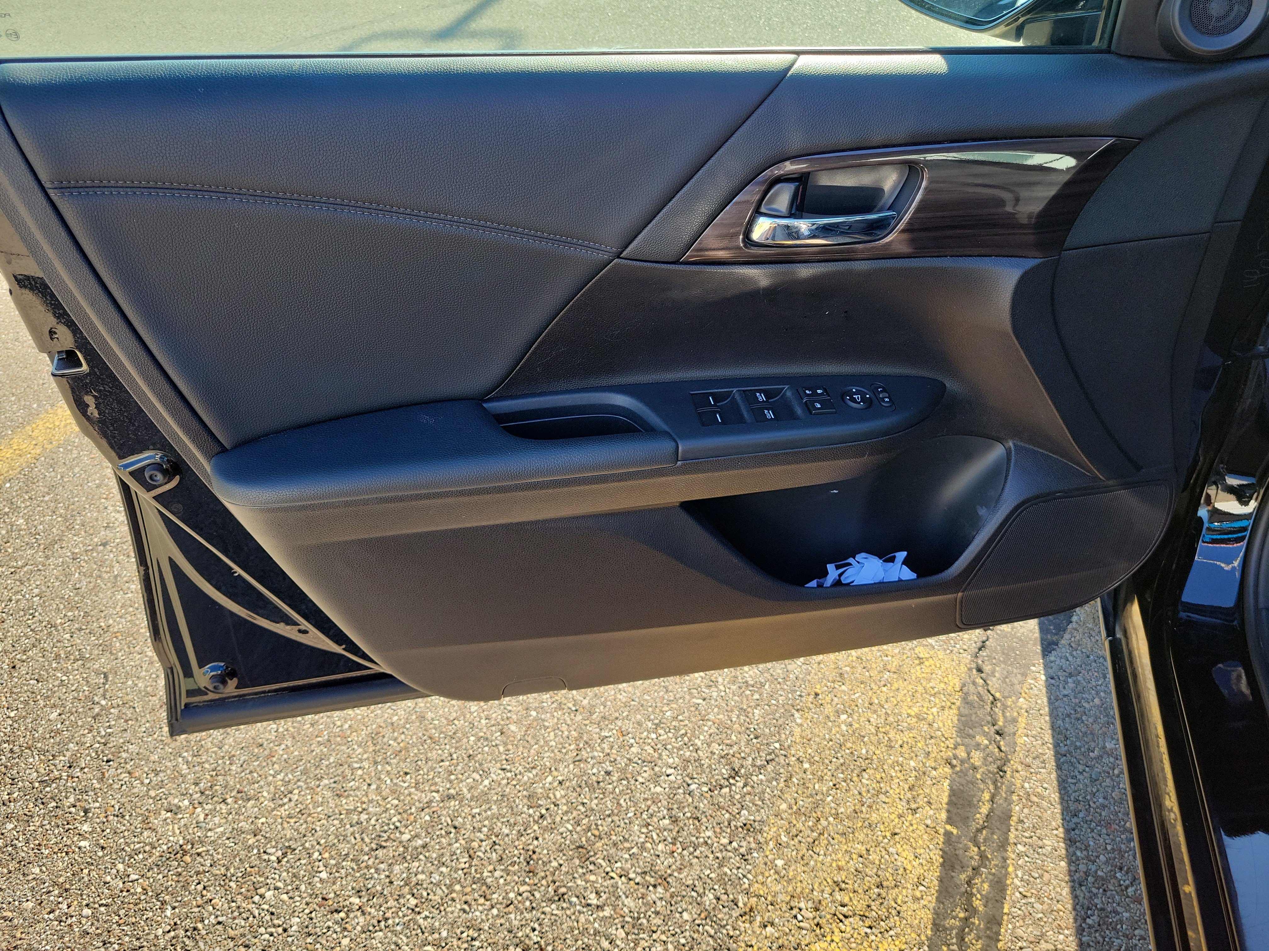 Used 2016 Honda Accord EX image 18