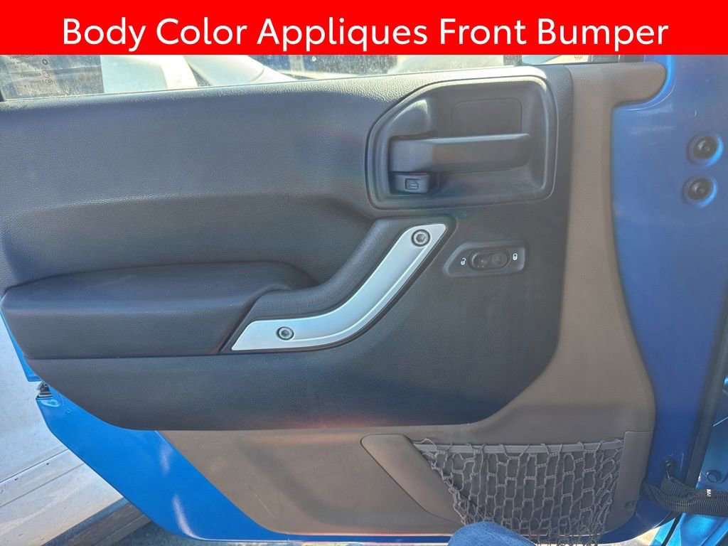 Used 2016 Jeep Wrangler Unlimited Sahara w/ Connectivity Group image 9