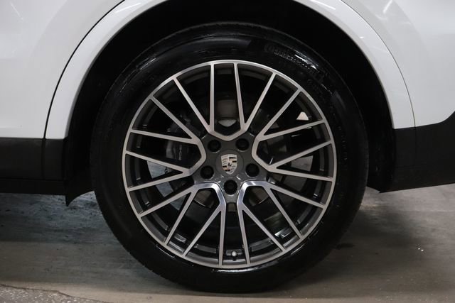 Used 2022 Porsche Cayenne Platinum Edition AWD/4WD image 38