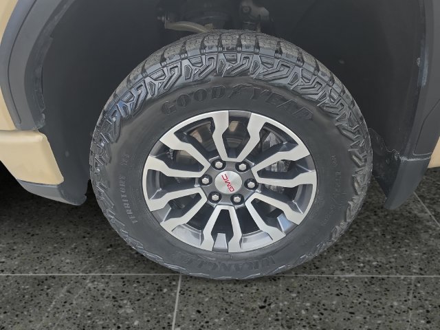 Used 2023 GMC Sierra 1500 AT4 w/ Technology Package AWD/4WD image 16