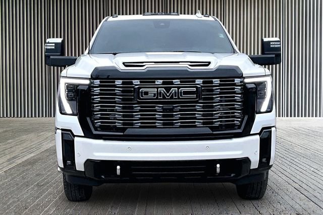 Used 2025 GMC Sierra 3500 Denali Ultimate AWD/4WD image 3