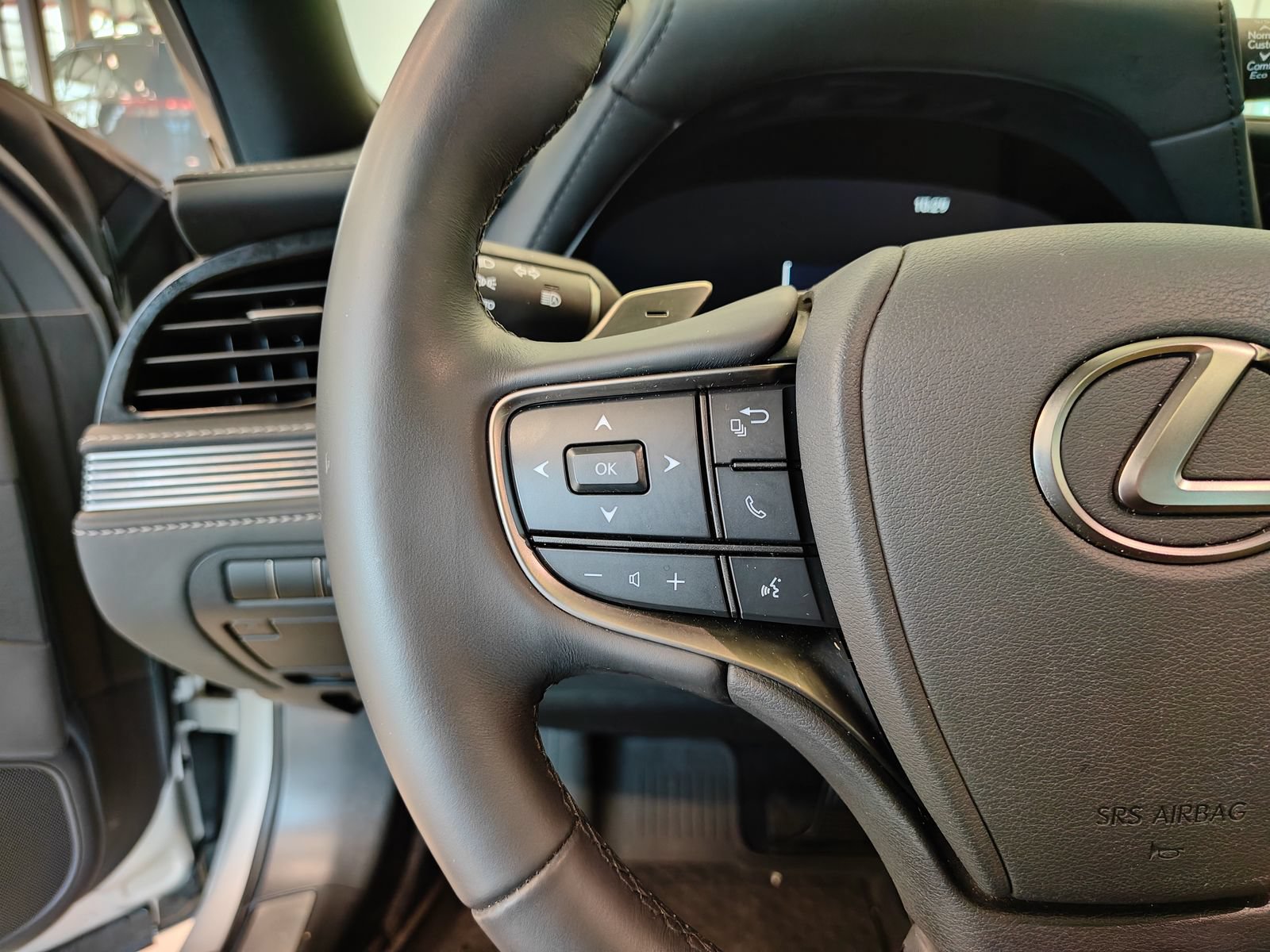 Used 2024 Lexus LS 500 RWD image 24