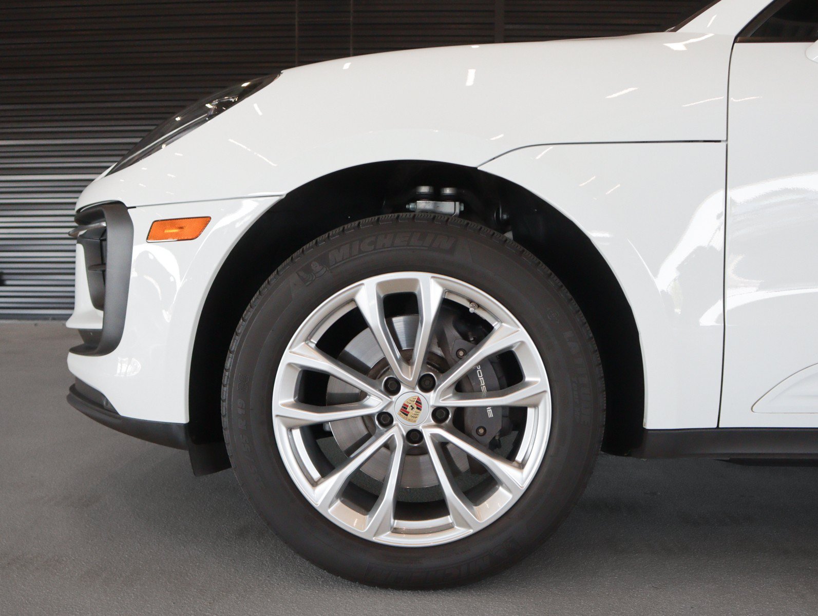 Certified 2023 Porsche Macan AWD/4WD image 12