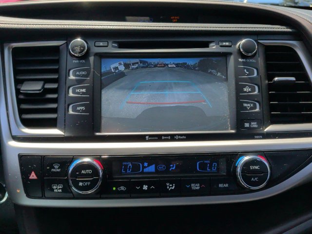 Used 2017 Toyota Highlander XLE AWD/4WD image 22