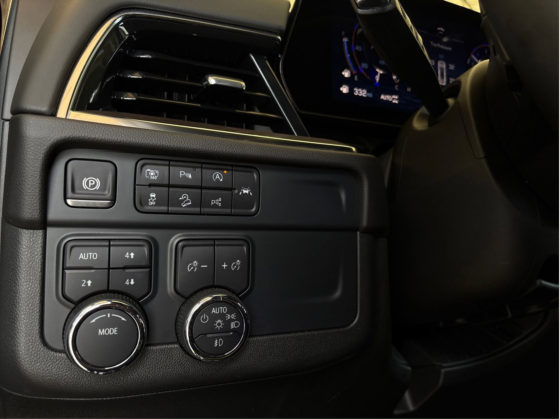 Used 2025 Chevrolet Suburban Z71 AWD/4WD image 20