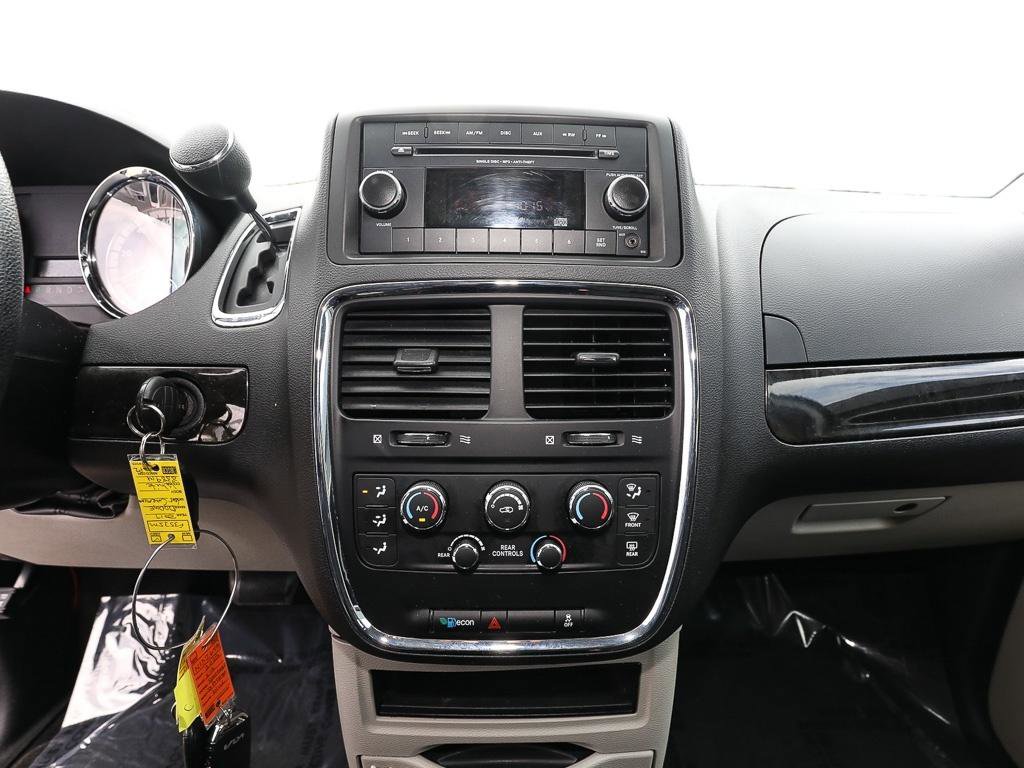 Used 2017 Dodge Grand Caravan SE FWD image 15