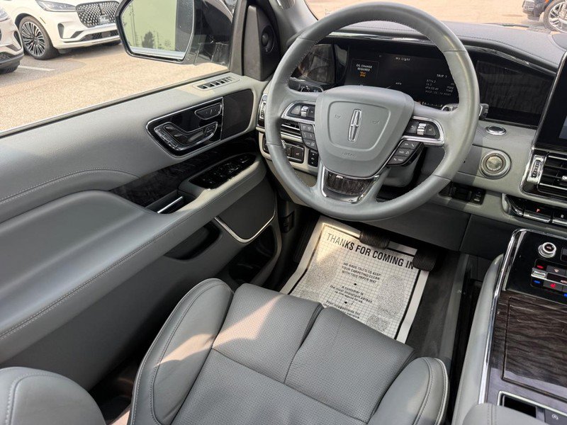 Used 2018 Lincoln Navigator L Reserve w/ Technology Package AWD/4WD image 10