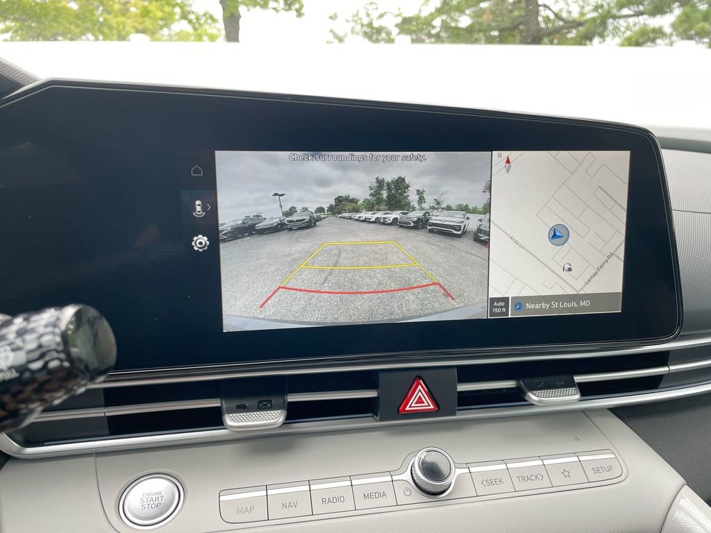 New 2025 Hyundai Elantra Limited image 42