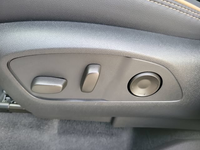 Certified 2025 Chevrolet Traverse High Country w/ LPO, Floor Liner Package FWD image 23