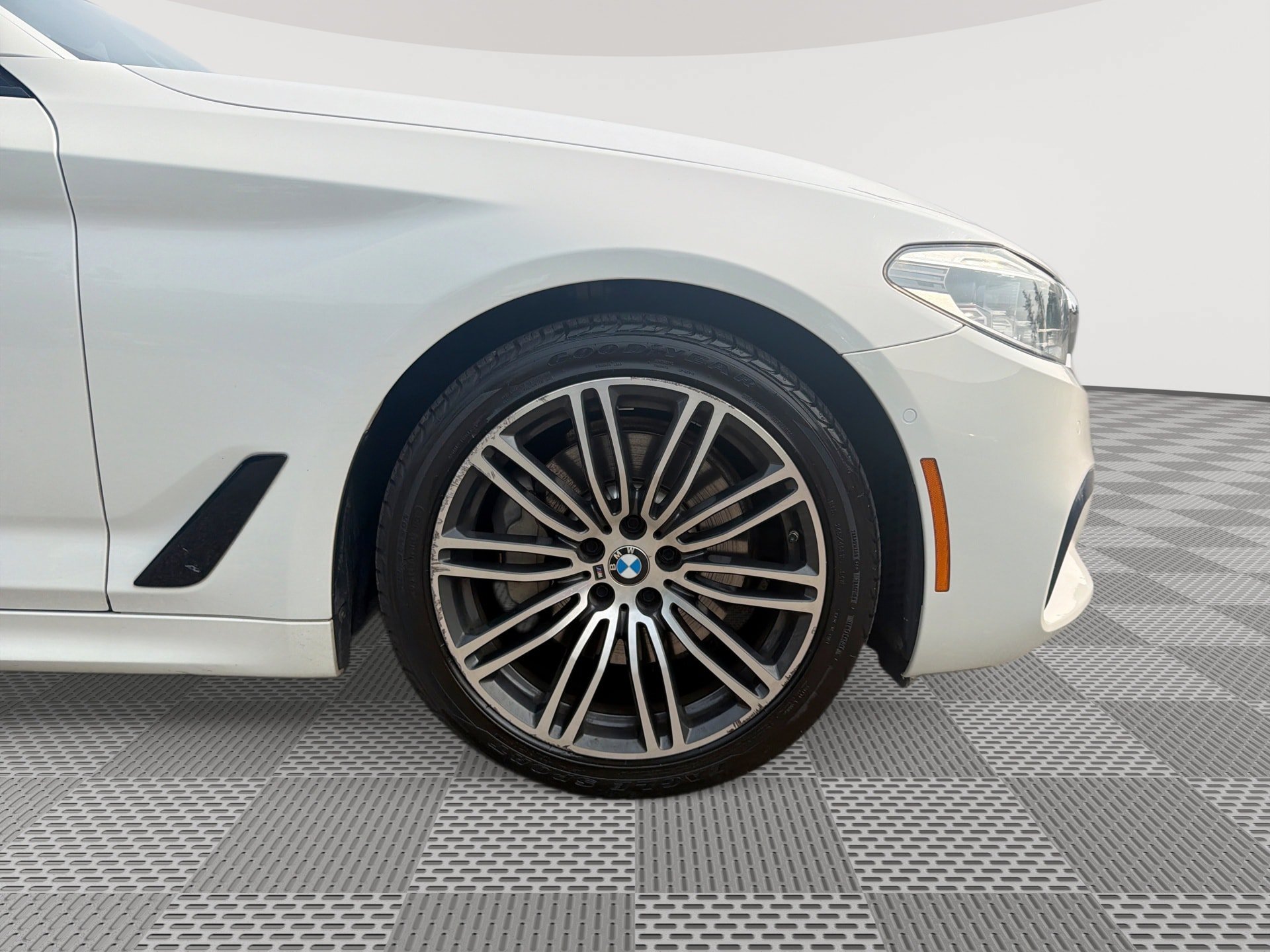 Used 2018 BMW 530i xDrive w/ M Sport Package AWD/4WD image 31