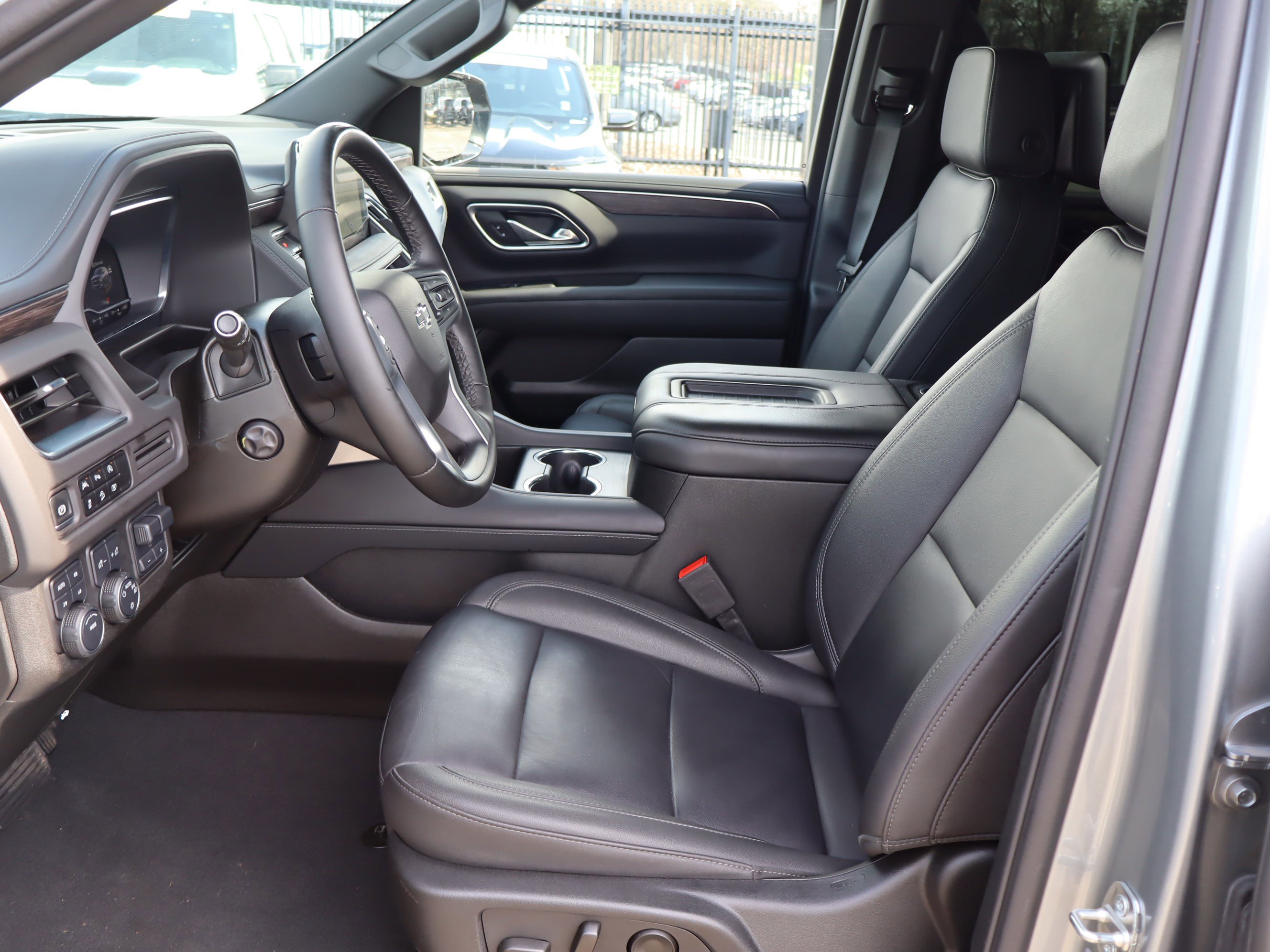 Used 2024 Chevrolet Suburban Z71 w/ Luxury Package image 20