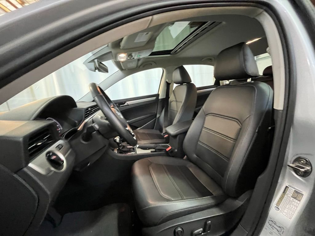 Certified 2020 Volkswagen Passat 2.0T SE w/ Sunroof Package image 11