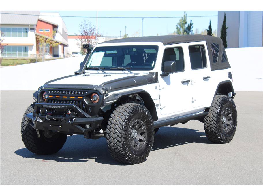 Used 2018 Jeep Wrangler Unlimited Sahara w/ Uconnect 4C Nav & Sound Group image 8