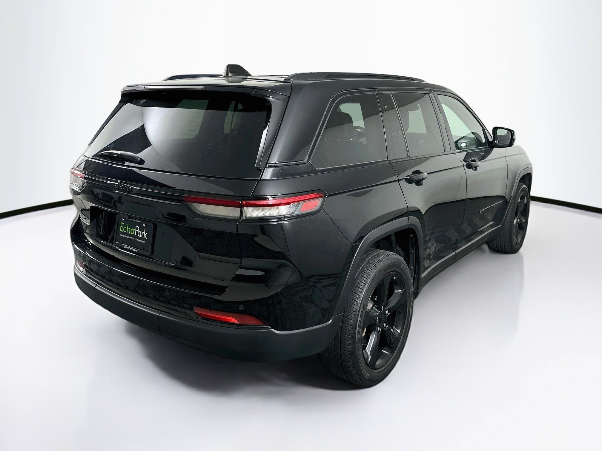 Used 2023 Jeep Grand Cherokee Altitude RWD image 9