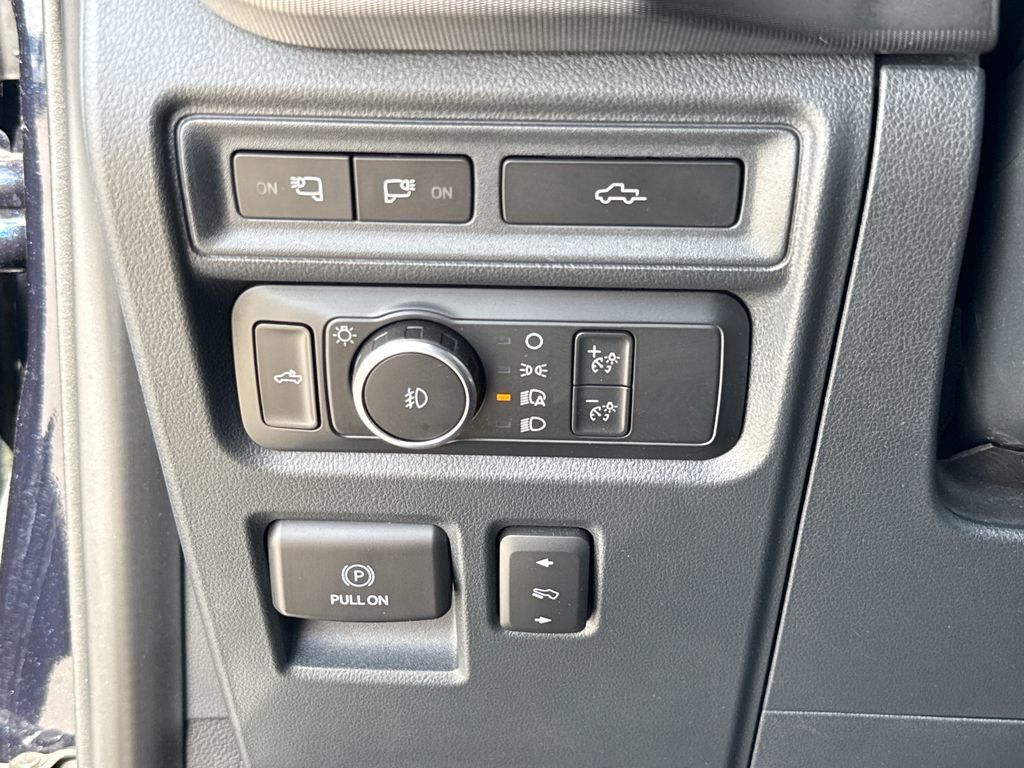 Certified 2022 Ford F150 Platinum w/ Equipment Group 701A High image 14