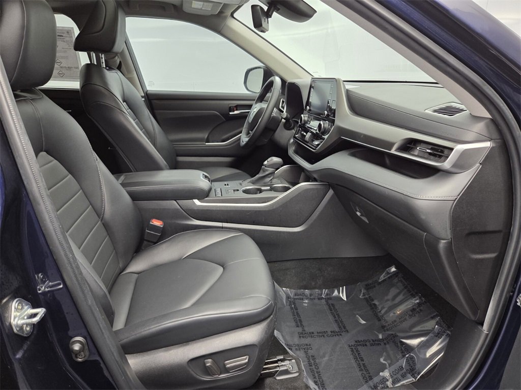 Used 2022 Toyota Highlander XLE image 11