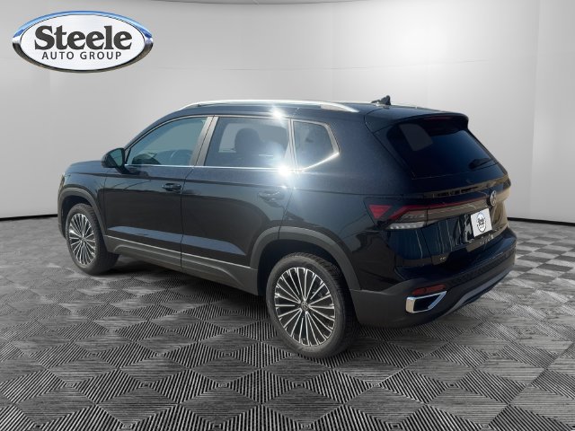 New 2026 Volkswagen Taos SE FWD image 3