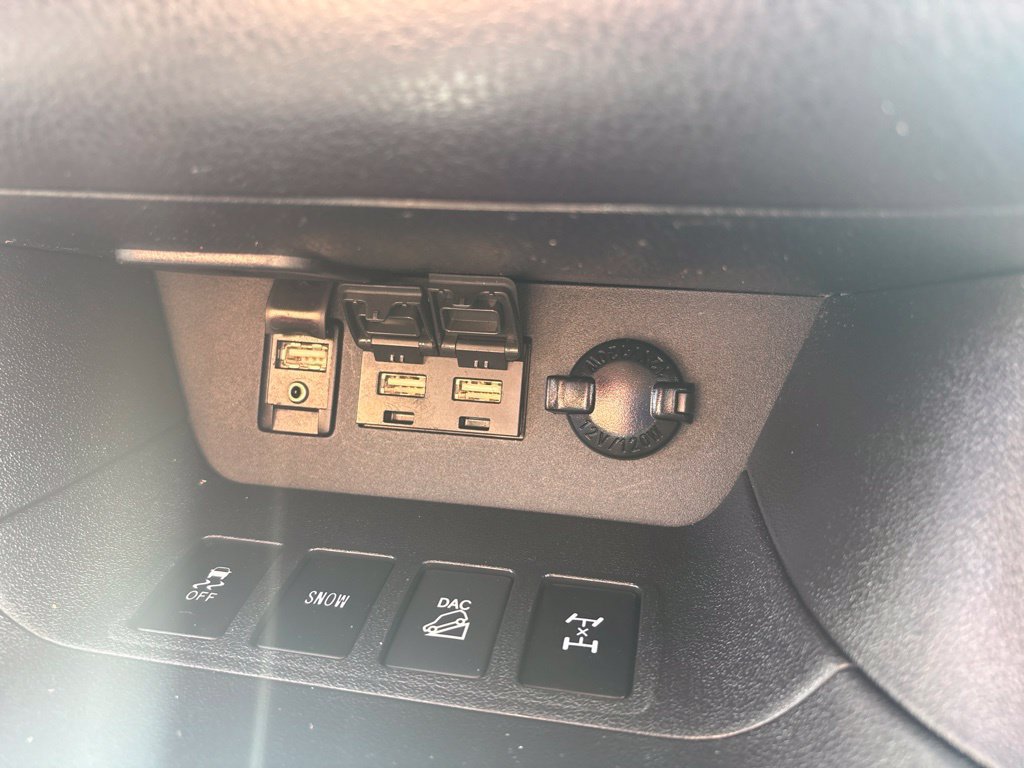 Used 2019 Toyota Highlander LE AWD/4WD image 23