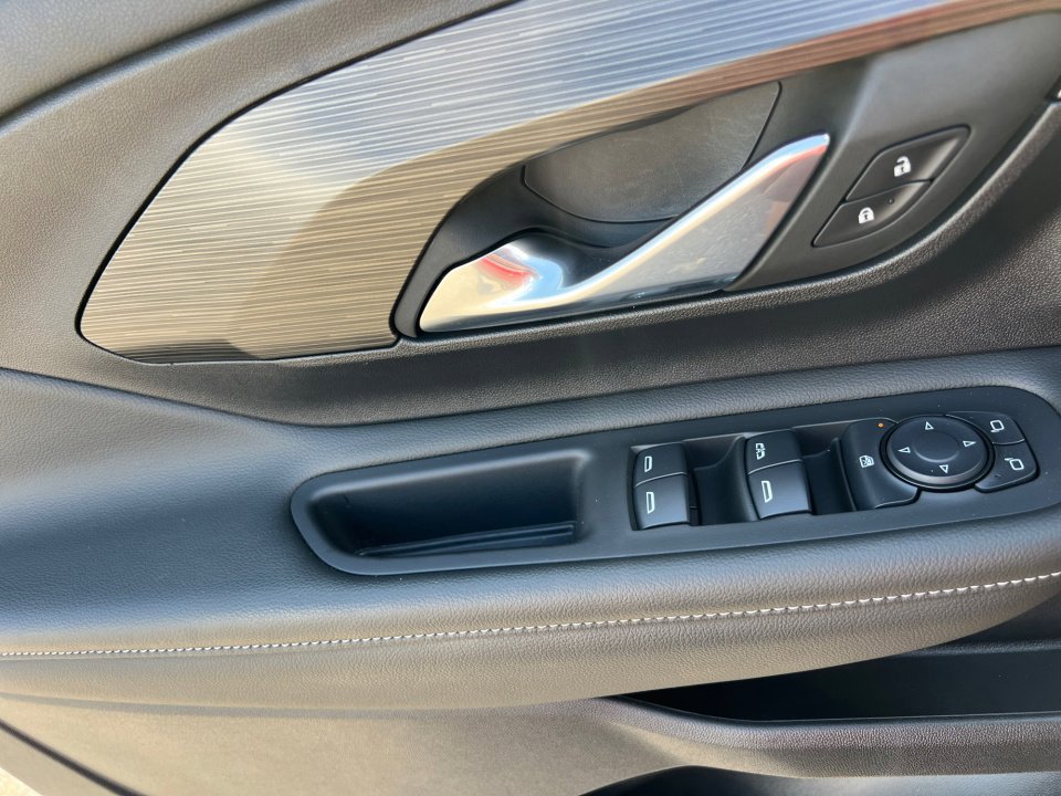 Used 2024 GMC Terrain SLE w/ Driver Convenience Package FWD image 31