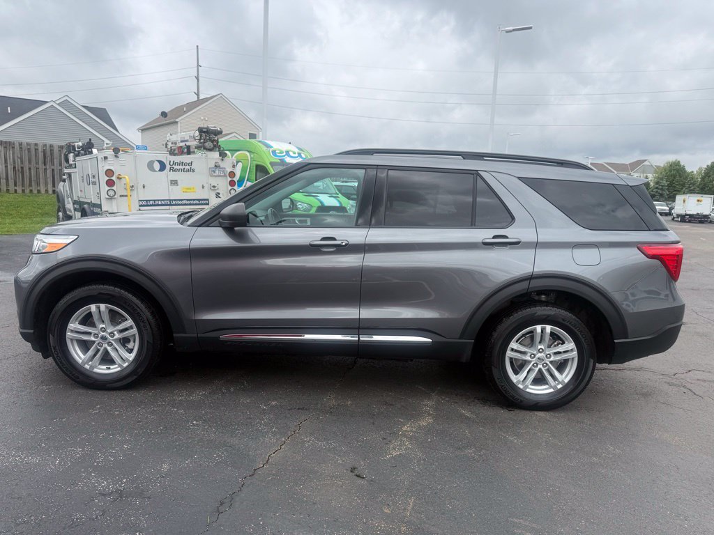 Used 2024 Ford Explorer XLT AWD/4WD image 12