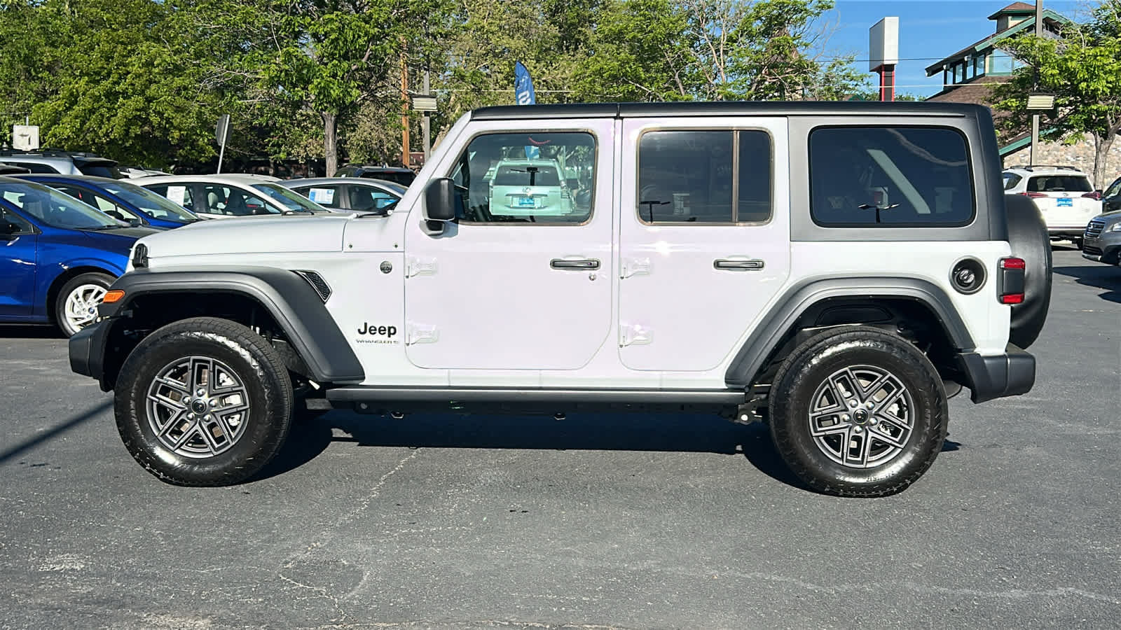Used 2025 Jeep Wrangler Unlimited Sport AWD/4WD image 8