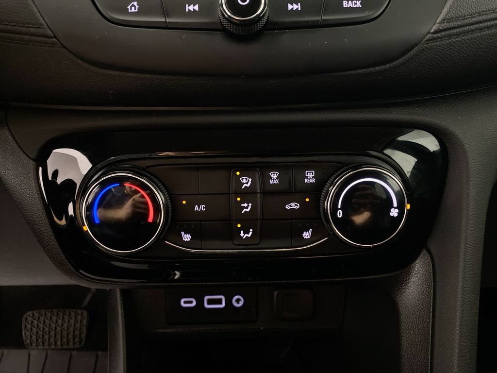 Certified 2023 Buick Encore GX Preferred w/ Cold Weather Comfort Package AWD/4WD image 18