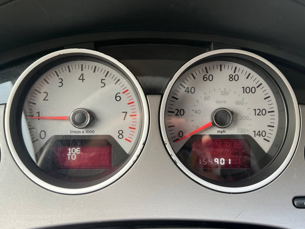 Used 2012 Volkswagen Routan SE FWD image 24