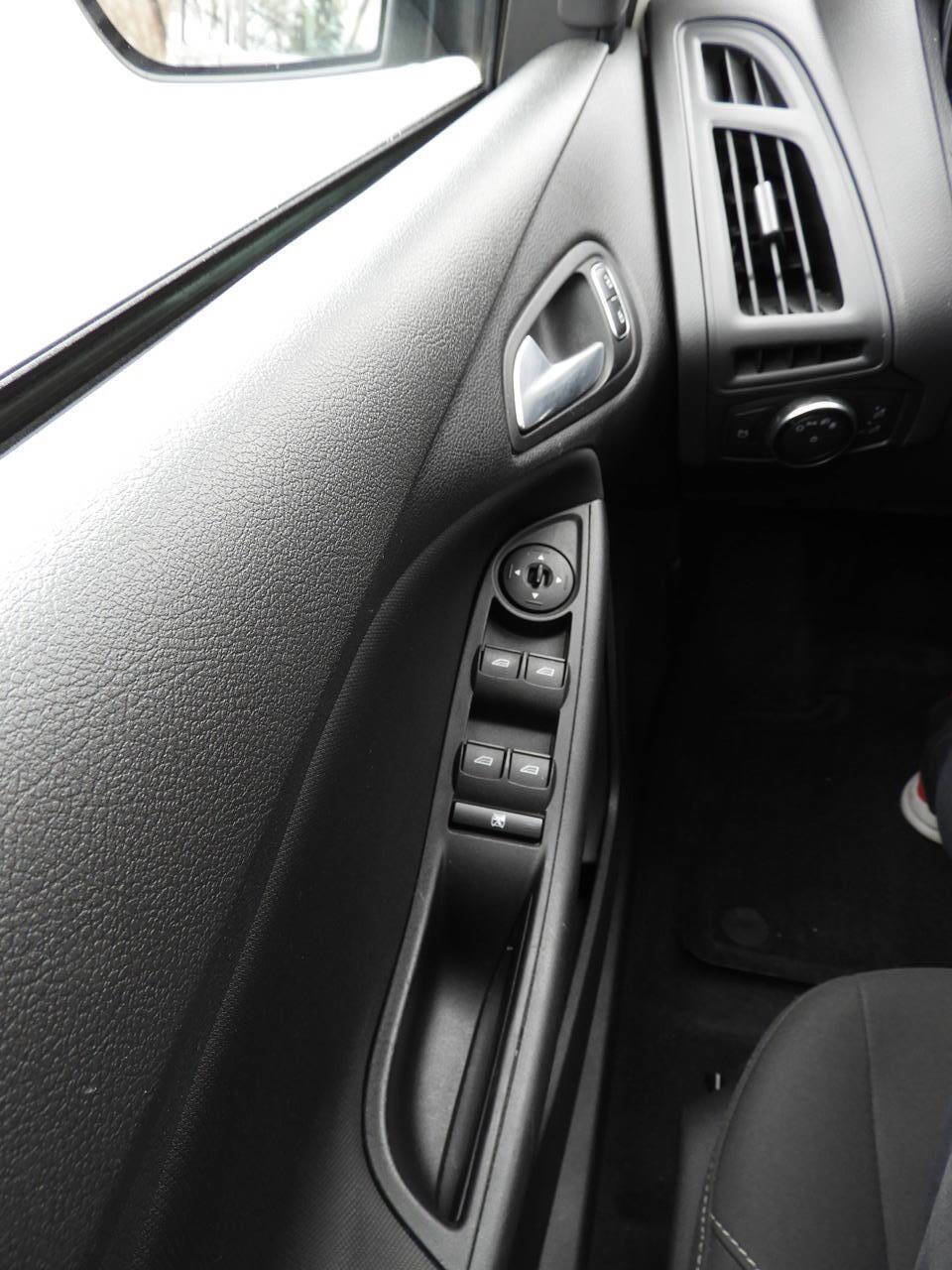 Used 2017 Ford Focus SE image 17