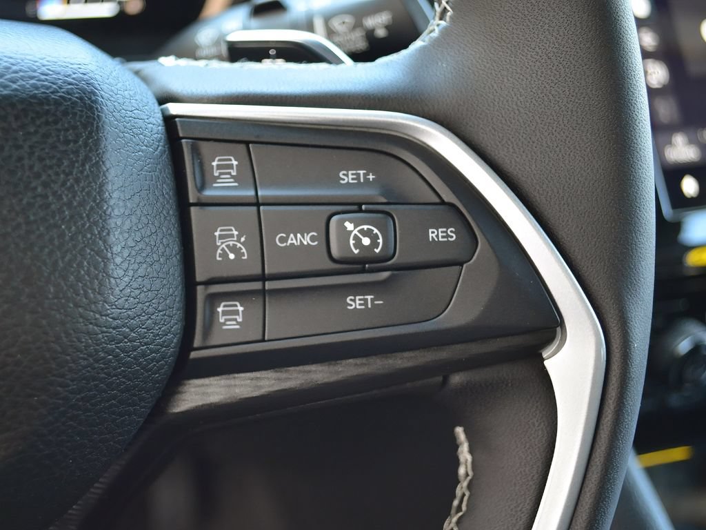 Used 2023 Jeep Grand Cherokee L Laredo AWD/4WD image 16
