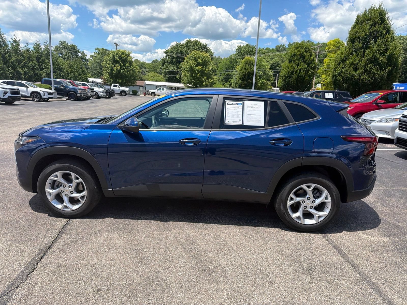 Used 2024 Chevrolet Trax LS w/ LS Convenience Package FWD image 2