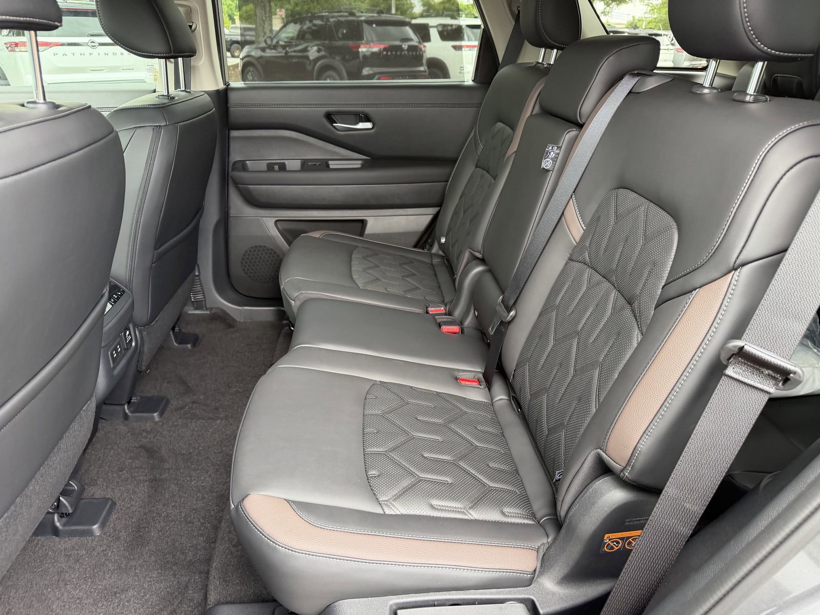 New 2026 Nissan Pathfinder Platinum w/ Accent Package FWD image 26