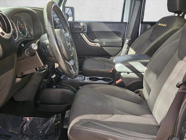 Used 2015 Jeep Wrangler Unlimited Sahara w/ Connectivity Group AWD/4WD image 16