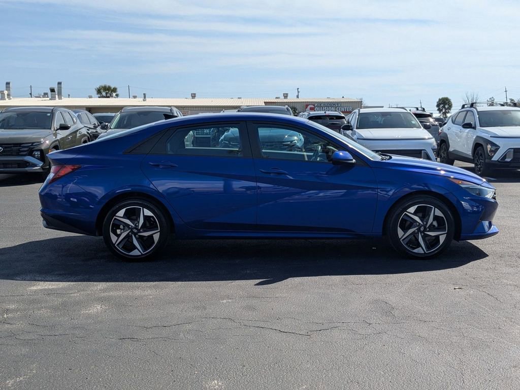 Used 2023 Hyundai Elantra SEL w/ Convenience Package image 4