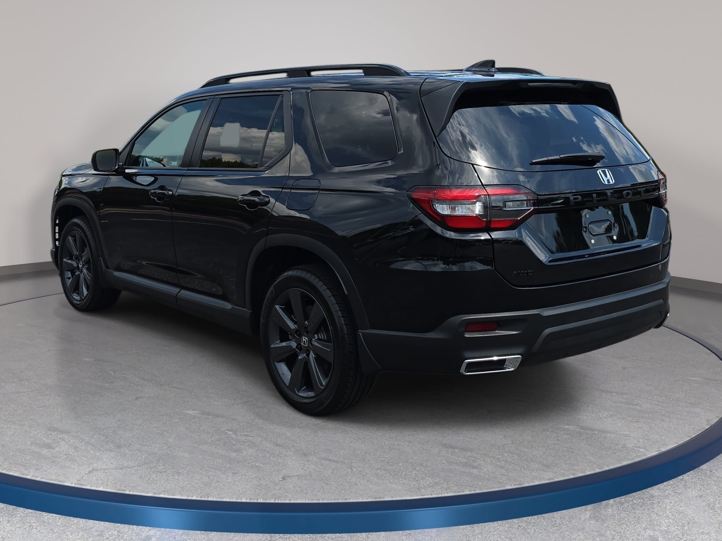 Used 2025 Honda Pilot Sport image 7
