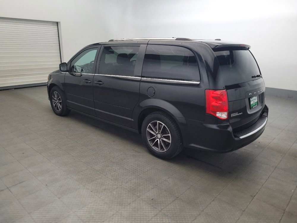 Used 2017 Dodge Grand Caravan SXT image 3