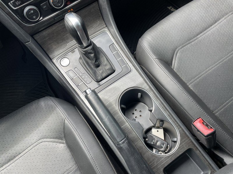 Used 2017 Volkswagen Passat 1.8T SE FWD image 16