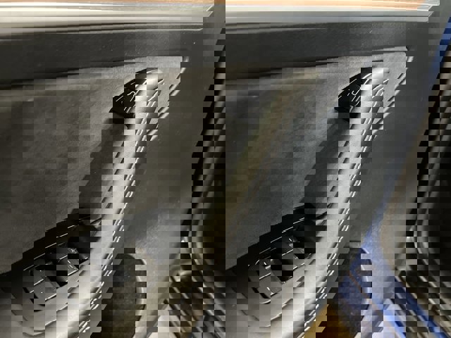 Used 2023 Tesla Model Y Performance image 23