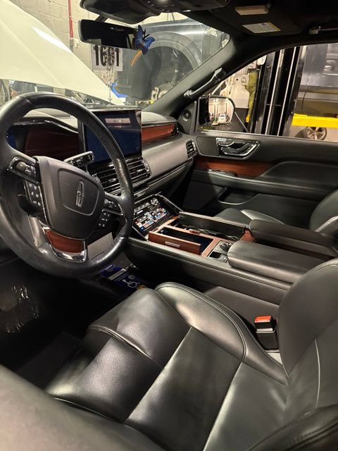 Certified 2024 Lincoln Navigator Premiere AWD/4WD image 2