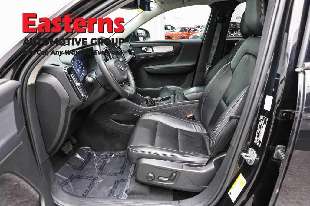 Used 2022 Volvo XC40 T5 Momentum AWD/4WD image 16