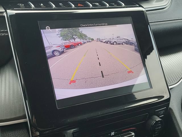Used 2023 Jeep Grand Cherokee Laredo AWD/4WD image 19